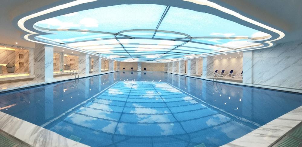 Royal Garden Hotel Shanghai-Free Shuttle To And From Disney & Pvg & Close Metro Line2 Easy To Sha New Expo Exterior photo