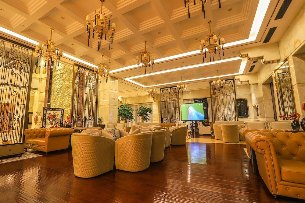 Royal Garden Hotel Shanghai-Free Shuttle To And From Disney & Pvg & Close Metro Line2 Easy To Sha New Expo Exterior photo