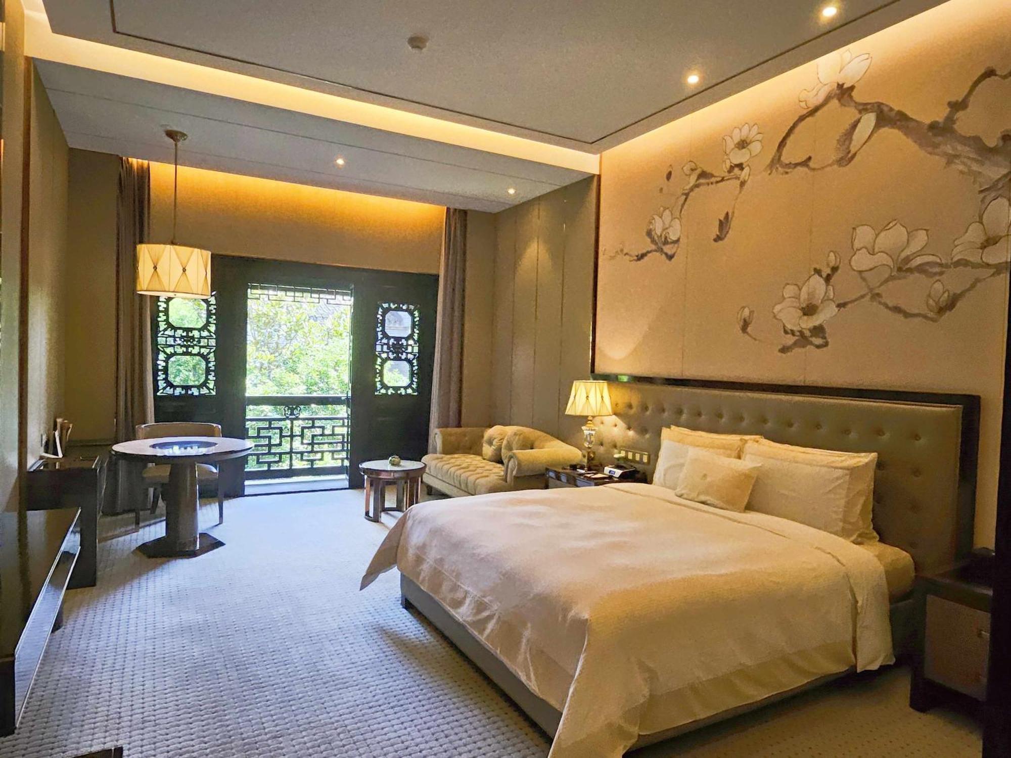 Royal Garden Hotel Shanghai-Free Shuttle To And From Disney & Pvg & Close Metro Line2 Easy To Sha New Expo Exterior photo